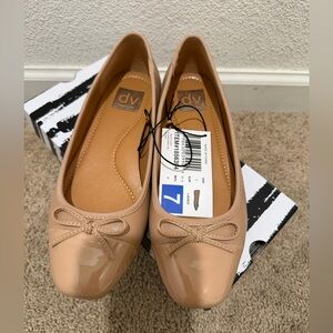 “New” DV by Dolce Vita Women's Nude Patent Flats size7